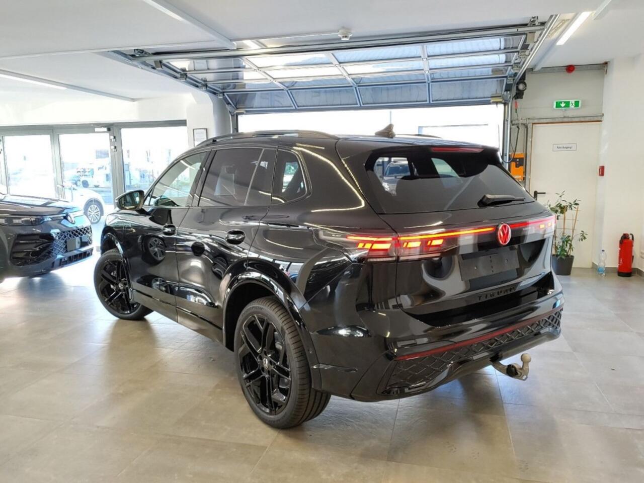 Volkswagen TIGUAN 1.5 TSI E-HYBRID R-LINE PANO-DAK/TREKHAAK/CAMERA/LEDER/MEMORY/HUD