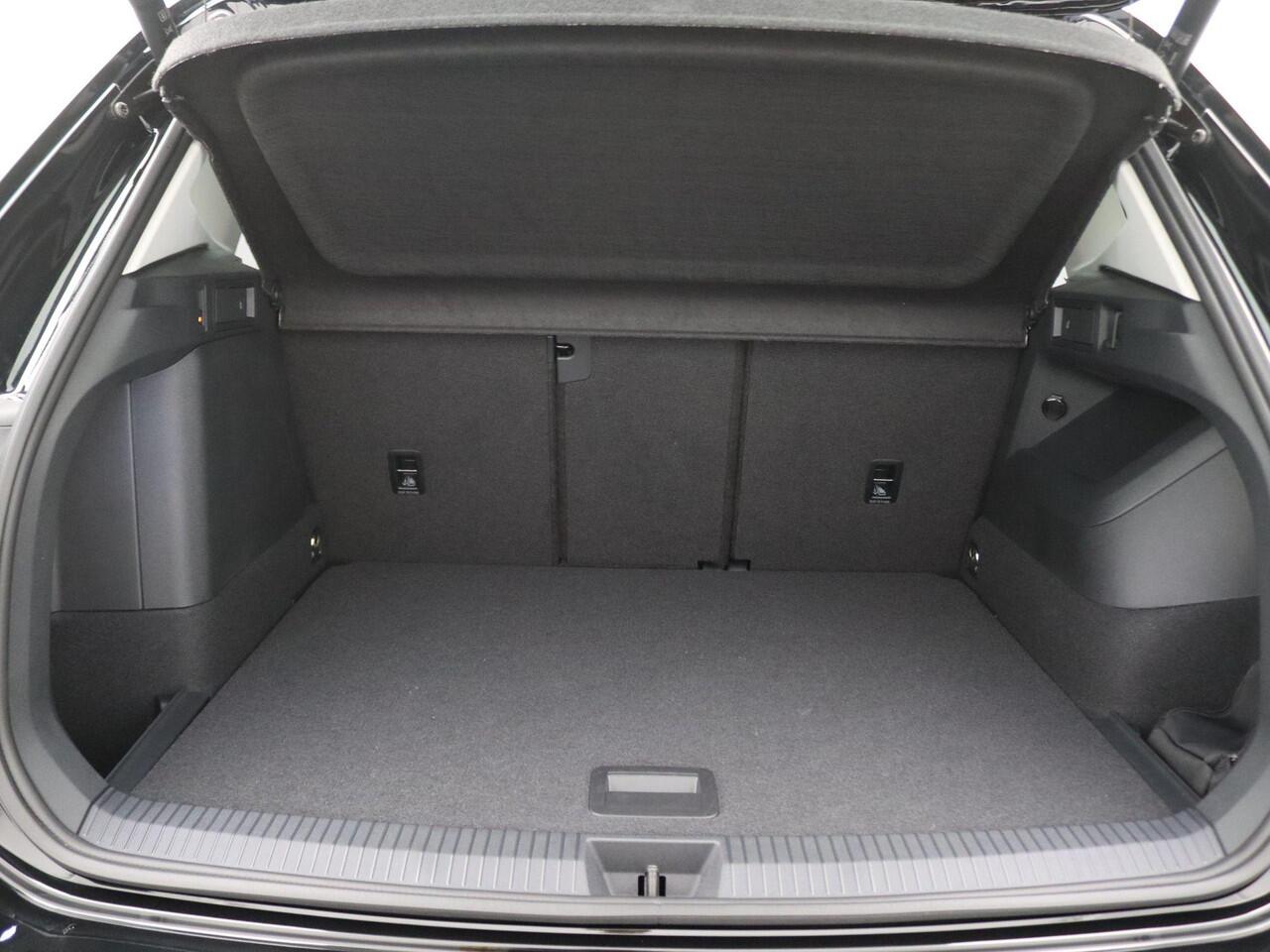 Volkswagen TIGUAN 1.5 eHybrid Life Edition 204PK DSG Trekhaak, 19" LM Velgen, Keyless, Achteruitrijcamera, Side Assist, Navi via Apple Carplay/Android Auto, Adaptieve Cruise Control, Stoel-Stuurverwarming, Elektr. Achterklep