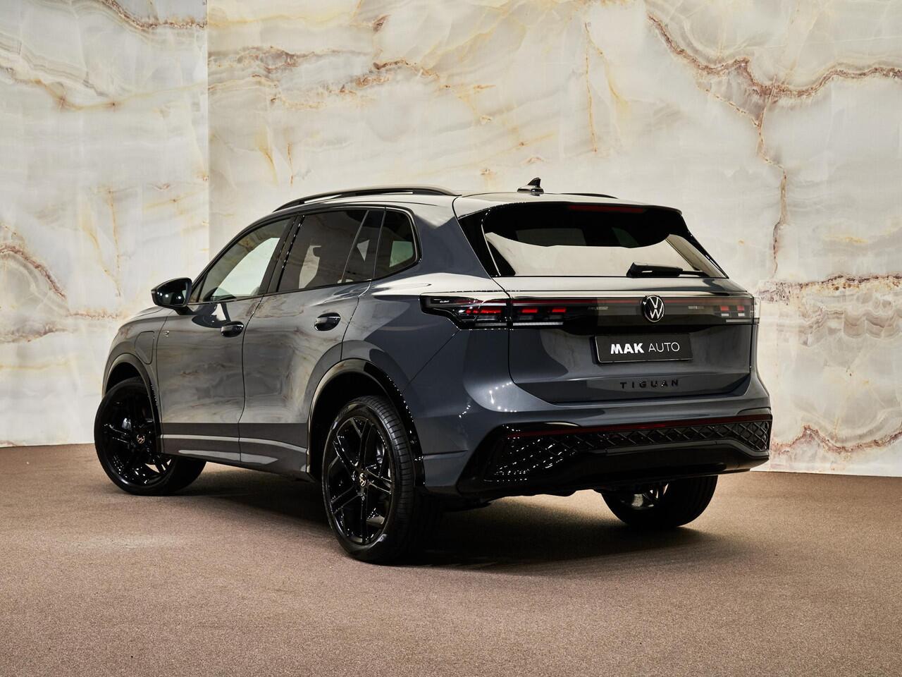 Volkswagen TIGUAN 1.5 eHybrid R-Line, 20", pano, massage, ACC, DCC, IQ.Light, Black Style, tr.haak