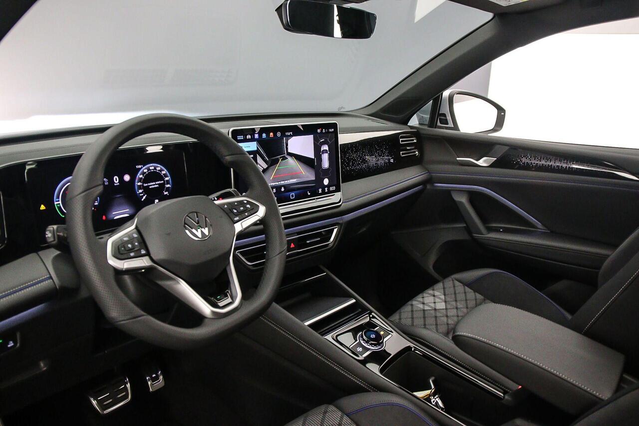 Volkswagen TIGUAN R-Line Edition 1.5 TSI eHybrid 272pk DSG Automaat Trekhaak, Panoramadak, Adaptive cruise control, Navigatie, Elektrische achterklep