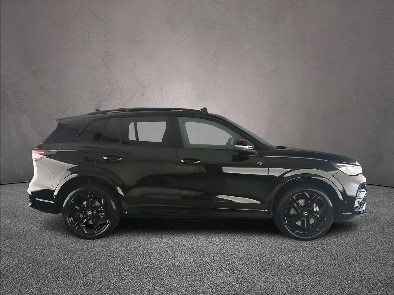 Volkswagen TIGUAN R-Line Edition 1.5 TSI eHybrid 272pk DSG Automaat Trekhaak, Panoramadak, Adaptive cruise control, 360 camera, Achteruitrijcamera