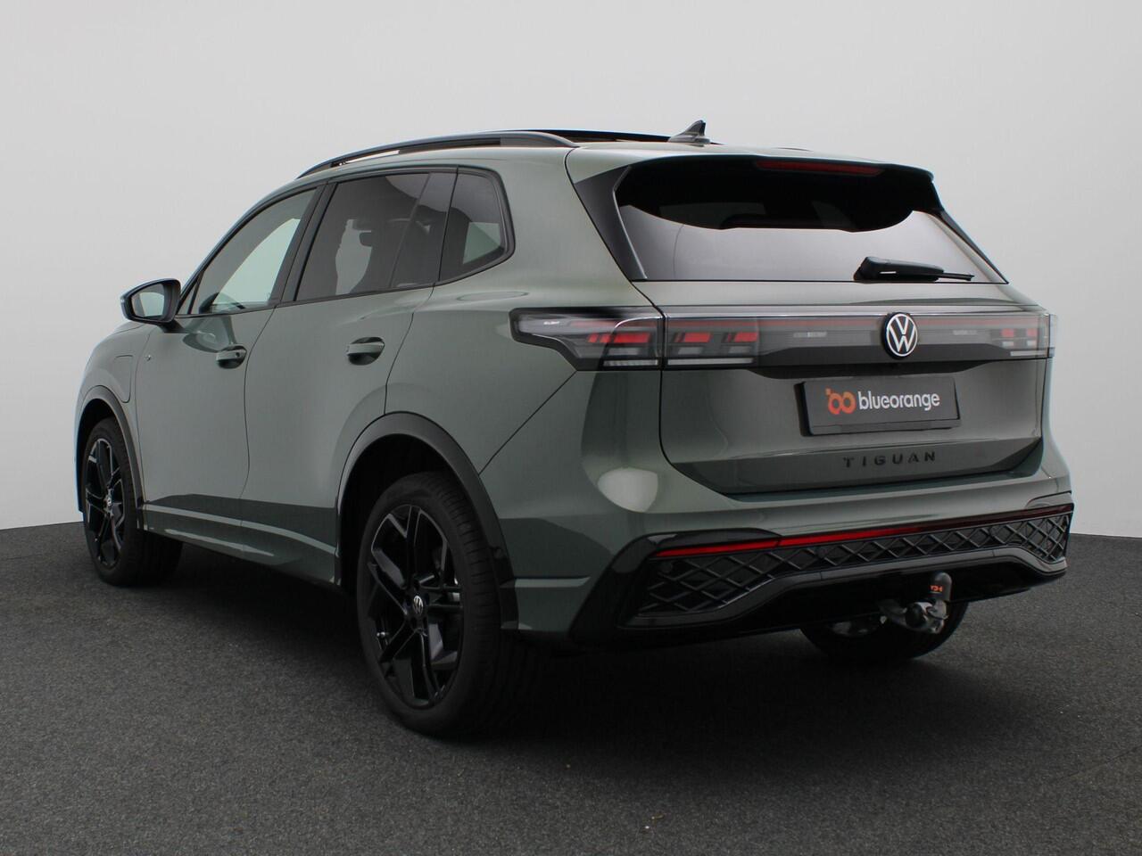 Volkswagen TIGUAN 1.5 eHybrid R-Line Edition 272PK DSG Pano-Schuifdak, 20" LM Velgen, Trekhaak, Black Style, Navi via Apple Carplay/Android Auto, Keyless, Side Assist, Achteruitrijcamera