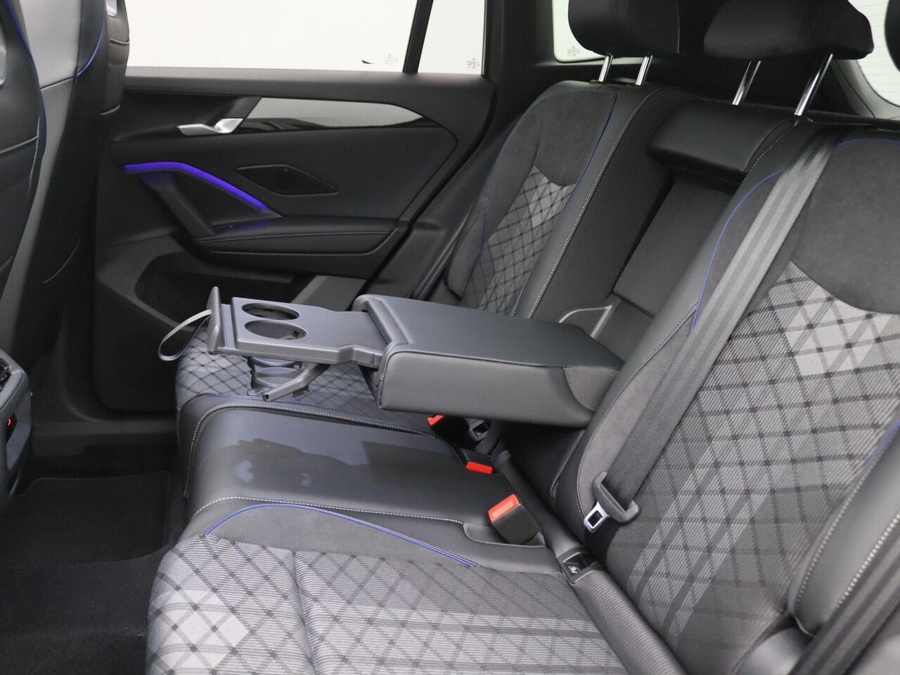 Volkswagen TIGUAN 1.5 eHybrid R-Line Edition 272PK DSG Pano-Schuifdak, 20" LM Velgen, Trekhaak, Black Style, Navi via Apple Carplay/Android Auto, Keyless, Side Assist, Achteruitrijcamera