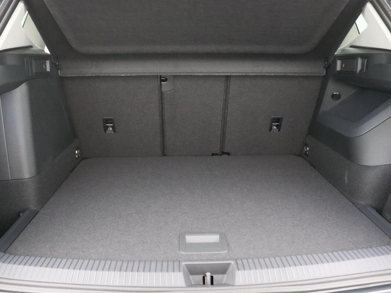 Volkswagen TIGUAN 1.5 eHybrid Life Edition 204PK DSG Trekhaak, Achteruitrijcamera, Navi via Apple Carplay/Android Auto, Keyless, Side Assist, Stoel-Stuurverwarming, Trekhaak, Elektr. Achterklep, 18" LM Velgen