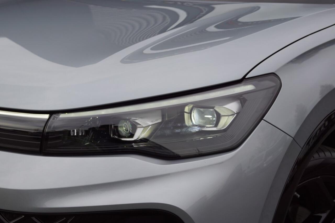 Volkswagen TIGUAN 1.5 eTSI DSG R-Line Black st 150pk /Panodak/Navi/360gr.Camera/Matrix LED/Trekh wegkl