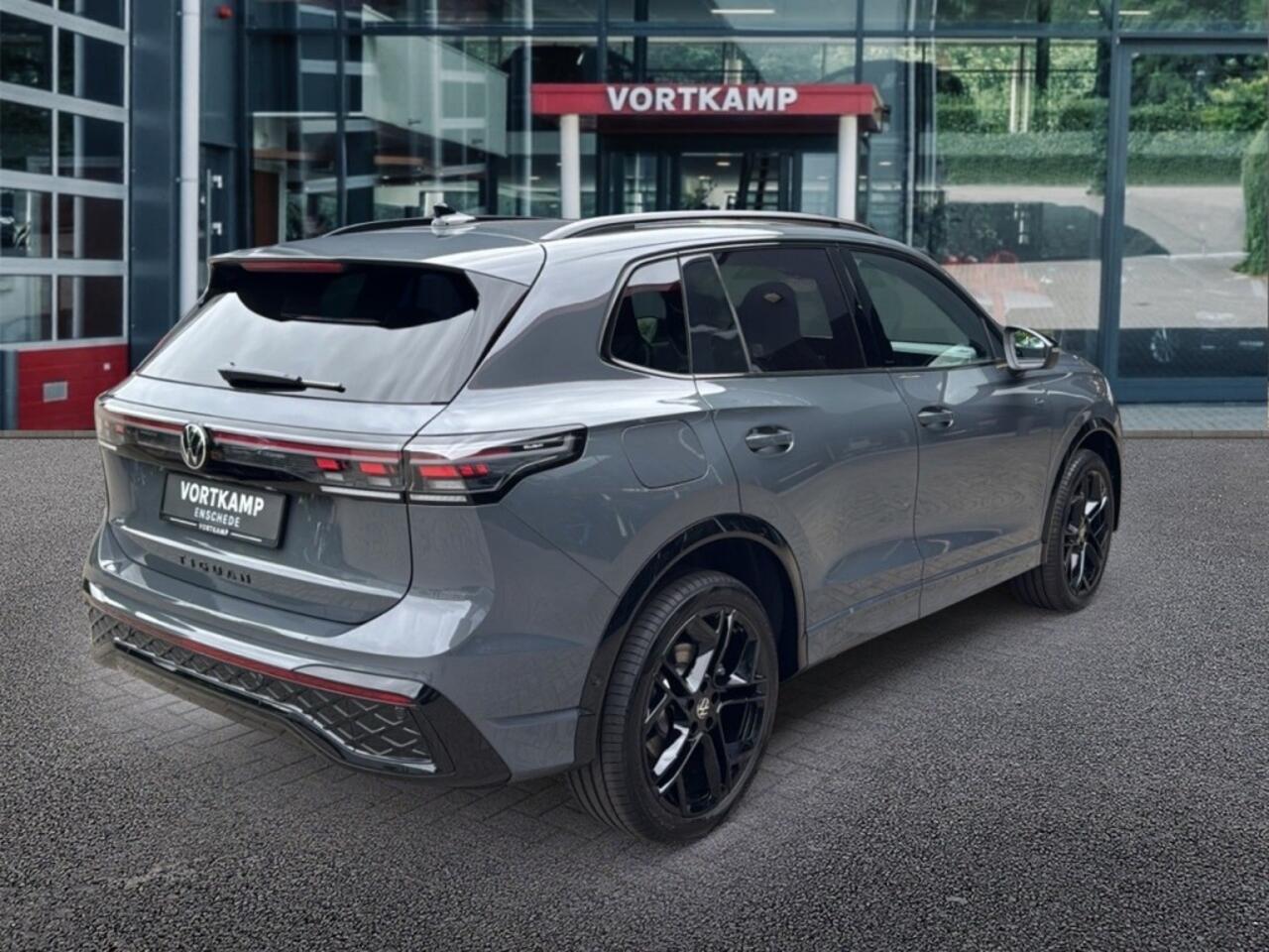 Volkswagen TIGUAN 1.5 TSI E-HYBRID R-LINE PANO-DAK/TREKHAAK/CAMERA/HenK/CARPLAY/ACC