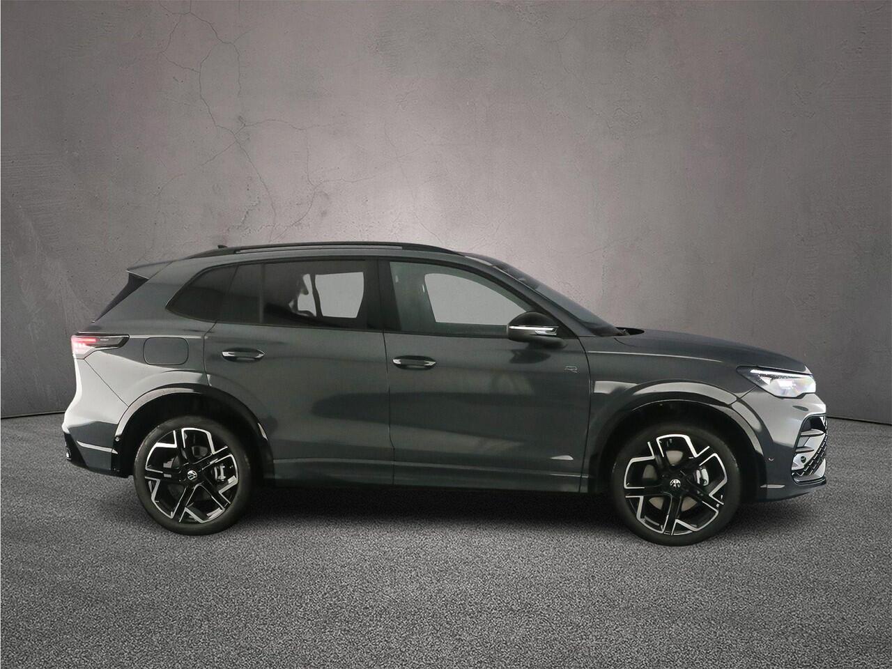 Volkswagen TIGUAN R-Line Edition 1.5 TSI eHybrid 272pk DSG Automaat Trekhaak, Panoramadak, Black Style, Elektrische achterklep, Adaptive cruise control, Achteruitrijcamera