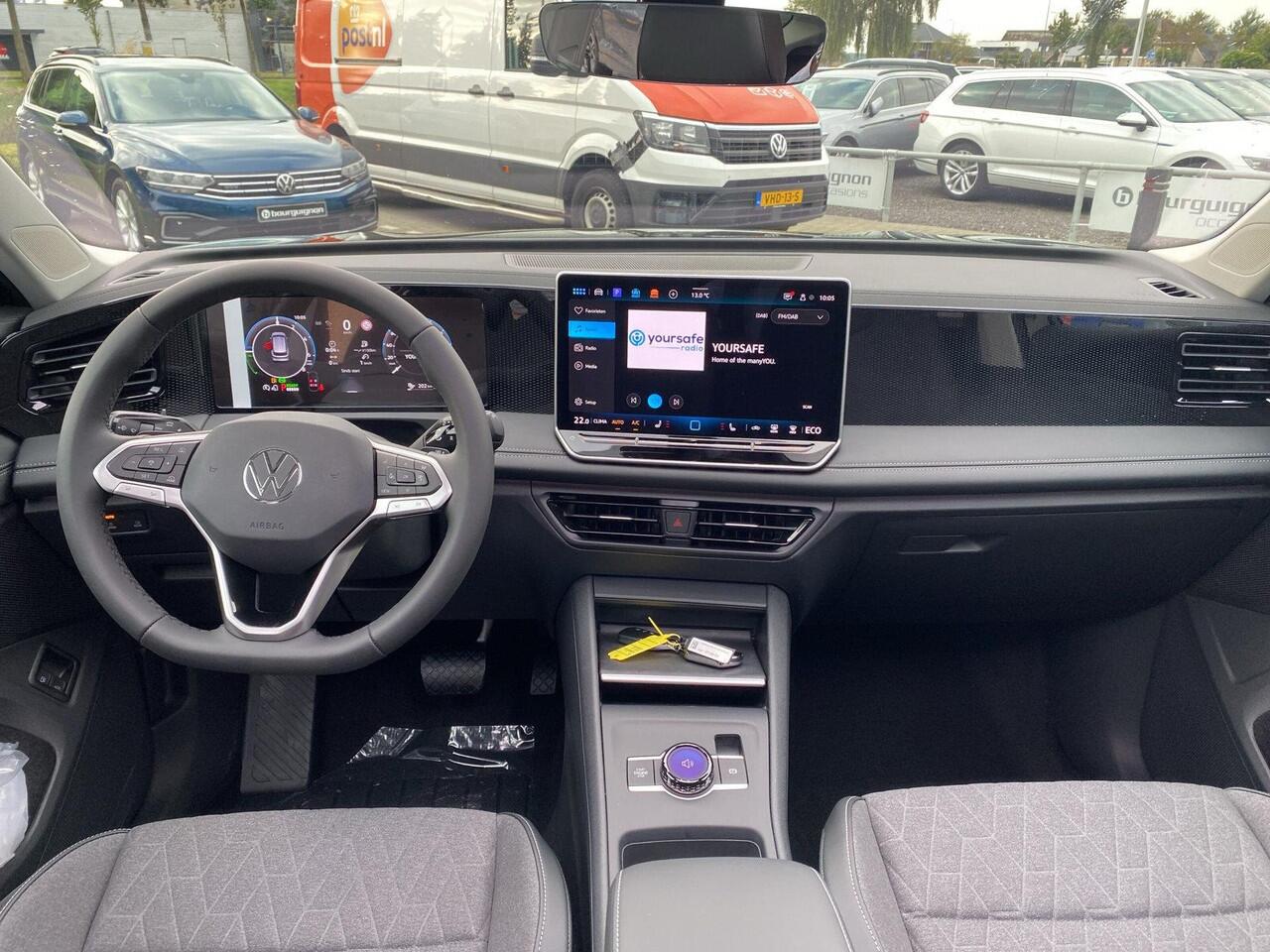 Volkswagen TIGUAN 1.5 eHybrid Life Edition | Pano | Trekhaak | 18" | | PHEV |