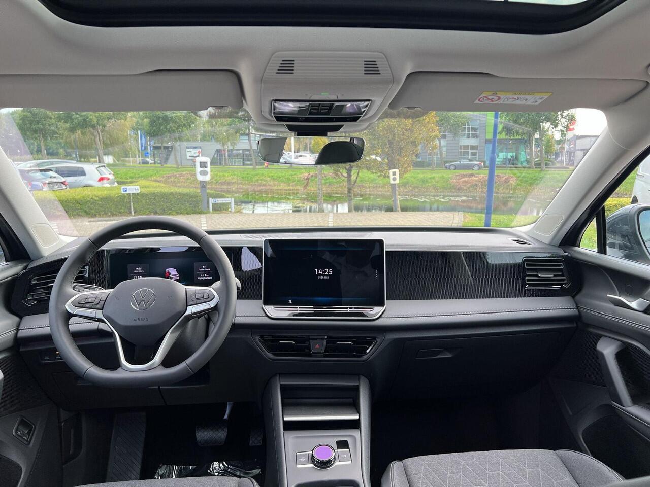 Volkswagen TIGUAN 1.5 eHybrid Life Edition | Pano Dak | Trekhaak | | PHEV | 204Pk | 18 Inch | DCC |