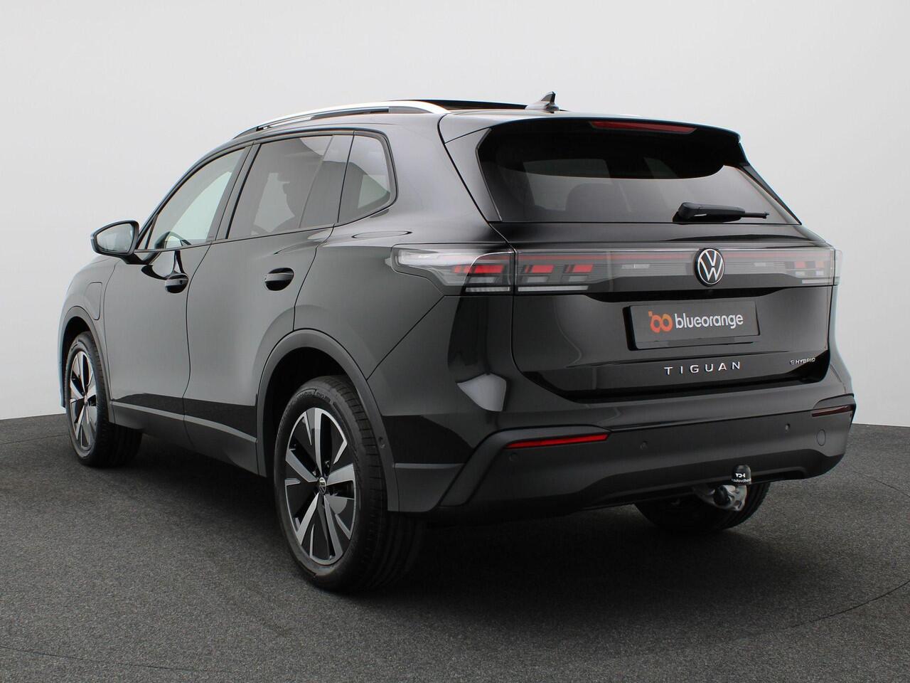 Volkswagen TIGUAN 1.5 eHybrid Life Edition 204PK DSG Pano-Schuifdak, Trekhaak, Adaptieve Cruise Controle, Achteruitrijcamera, Side Assist, Navi via Apple Carplay/Android Auto, Keyless, Stoel-Stuurverwarming, Elektr. Achterklep, 19" LM Velgen