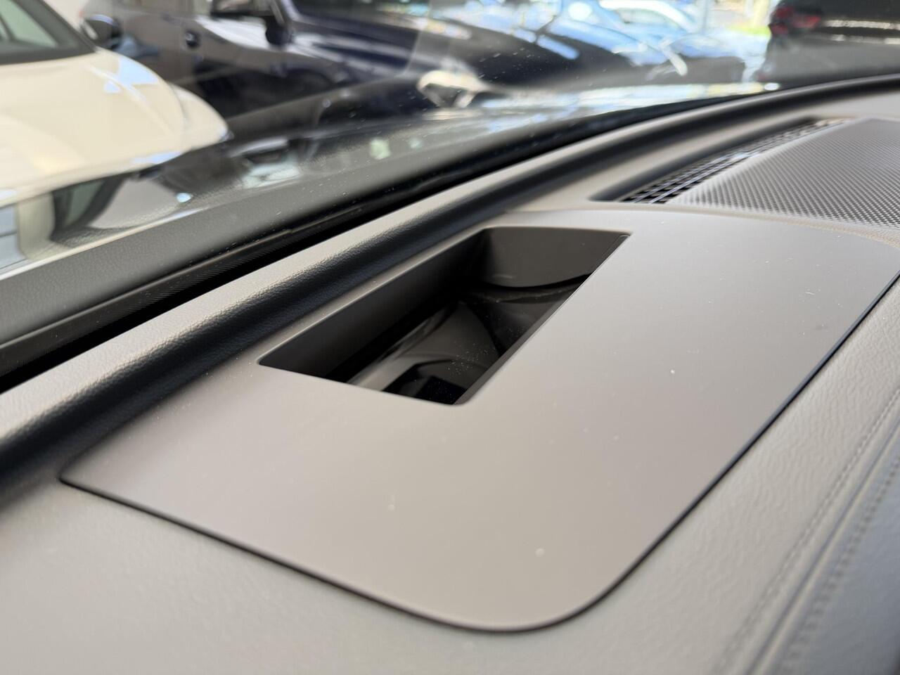 Volkswagen TIGUAN 1.5 eTSI R-Line / Pano / Head-up / 360