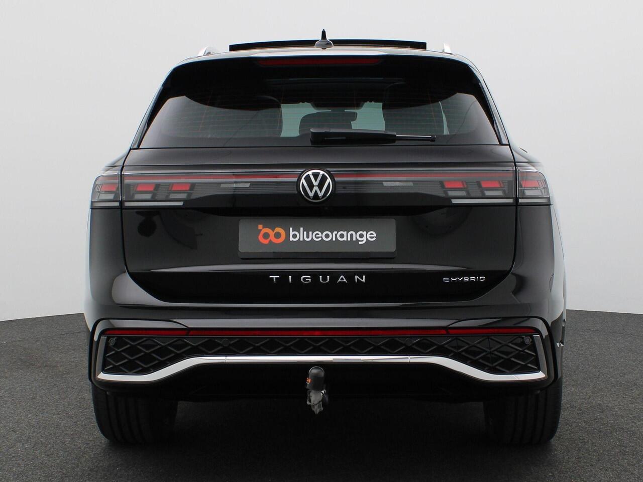 Volkswagen TIGUAN 1.5 eHybrid R-Line Edition 272PK DSG Pano-Schuifdak, Leder, Memorystoel, 20" LM Velgen, Trekhaak, Matrix LED-Verlichting, Navi, Side Assist, Elektr. Achterklep