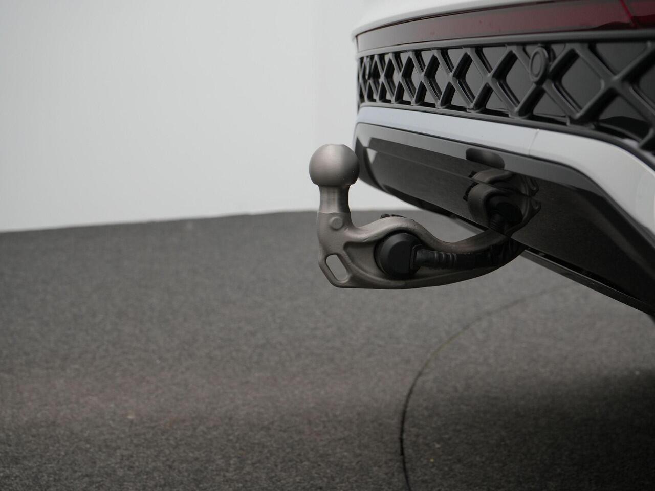 Volkswagen TIGUAN 1.5 eHybrid 272 pk DSG R-Line Edition | Panoramadak | Trekhaak | Adaptief onderstel | Achteruitrijcamera | Massage