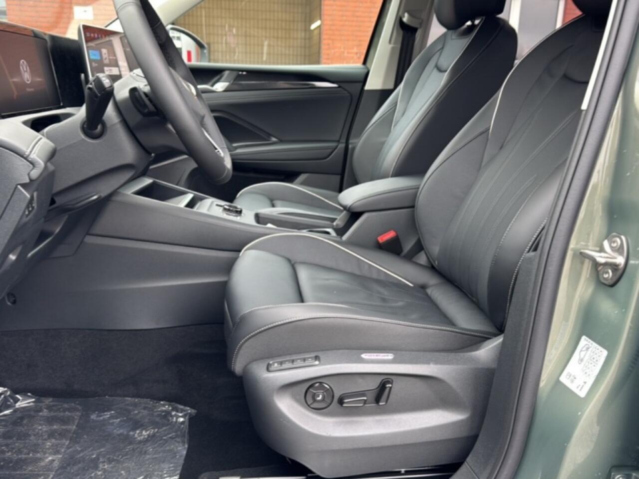 Volkswagen TIGUAN 1.5 TSI E-HYBRID LIFE TREKHAAK/CAMERA/MEMORY/LEDER/CARPLAY/ACC/E-KLEP