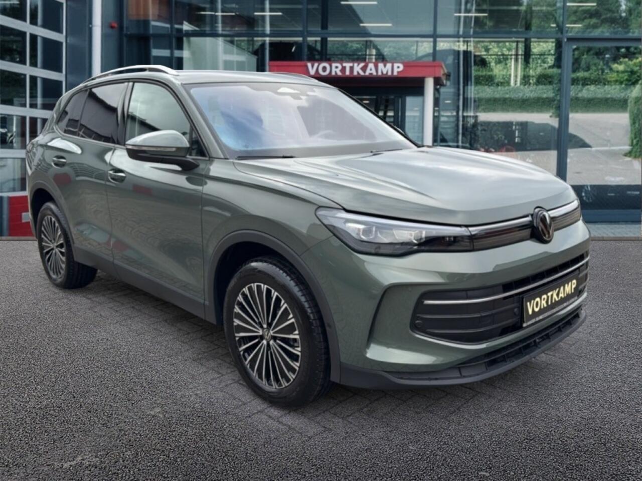 Volkswagen TIGUAN 1.5 TSI E-HYBRID LIFE TREKHAAK/CAMERA/MEMORY/LEDER/CARPLAY/ACC/E-KLEP