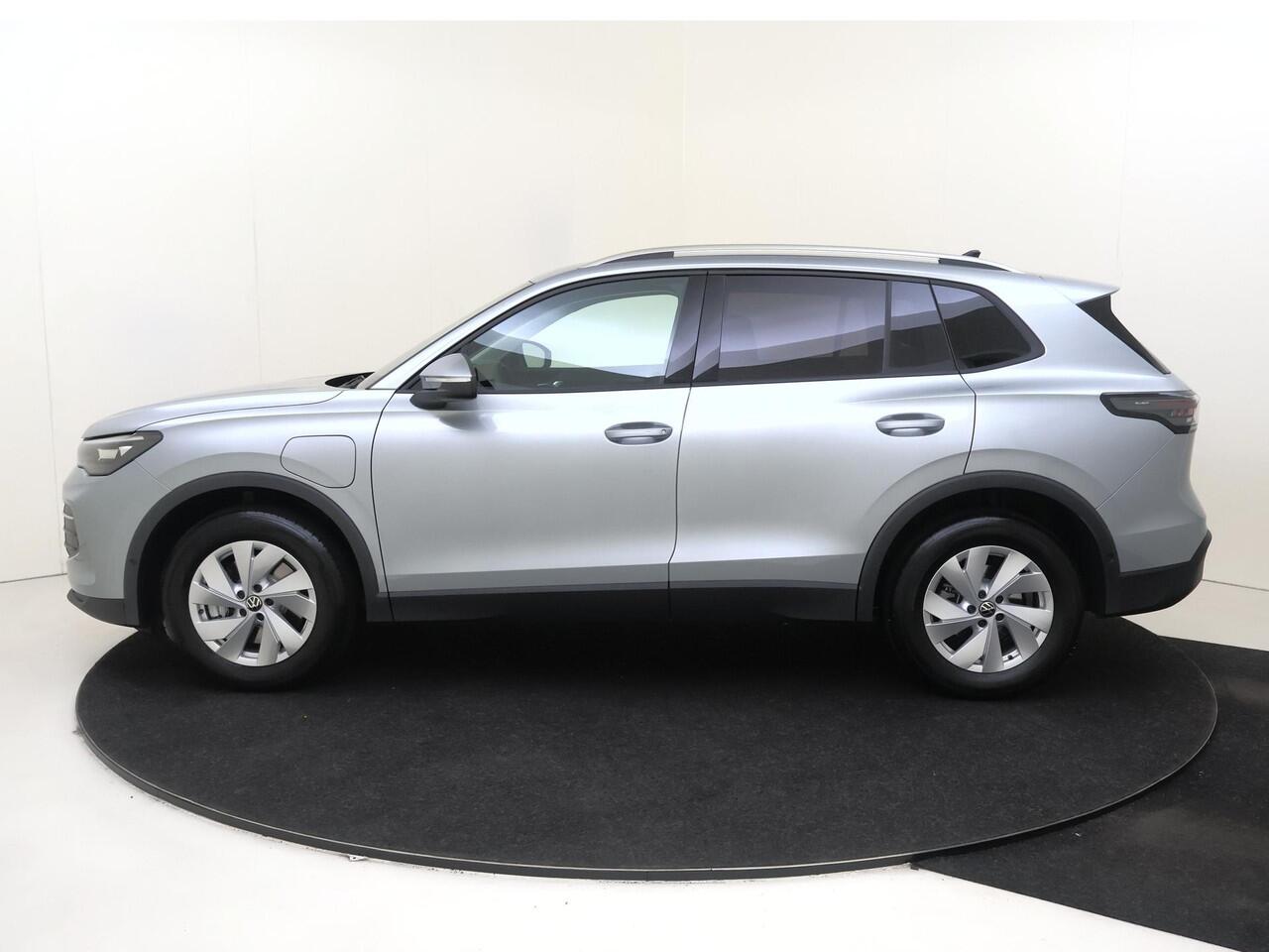 Volkswagen TIGUAN 1.5 eHybrid Life Edition | Trekhaak | Parkeerassistent | Adaptieve demping systeem | 3-zone airco | Dodehoek detectie | Keyless | Stoel- en stuurwielverwarming |