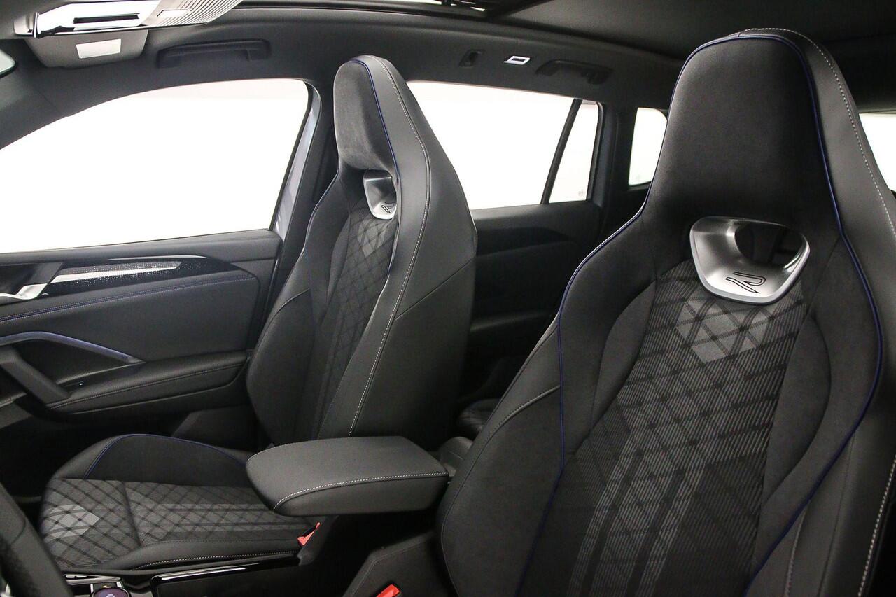 Volkswagen TIGUAN R-Line Edition 1.5 TSI eHybrid 272pk DSG Automaat Trekhaak, Panoramadak, Adaptive cruise control, Navigatie, Elektrische achterklep