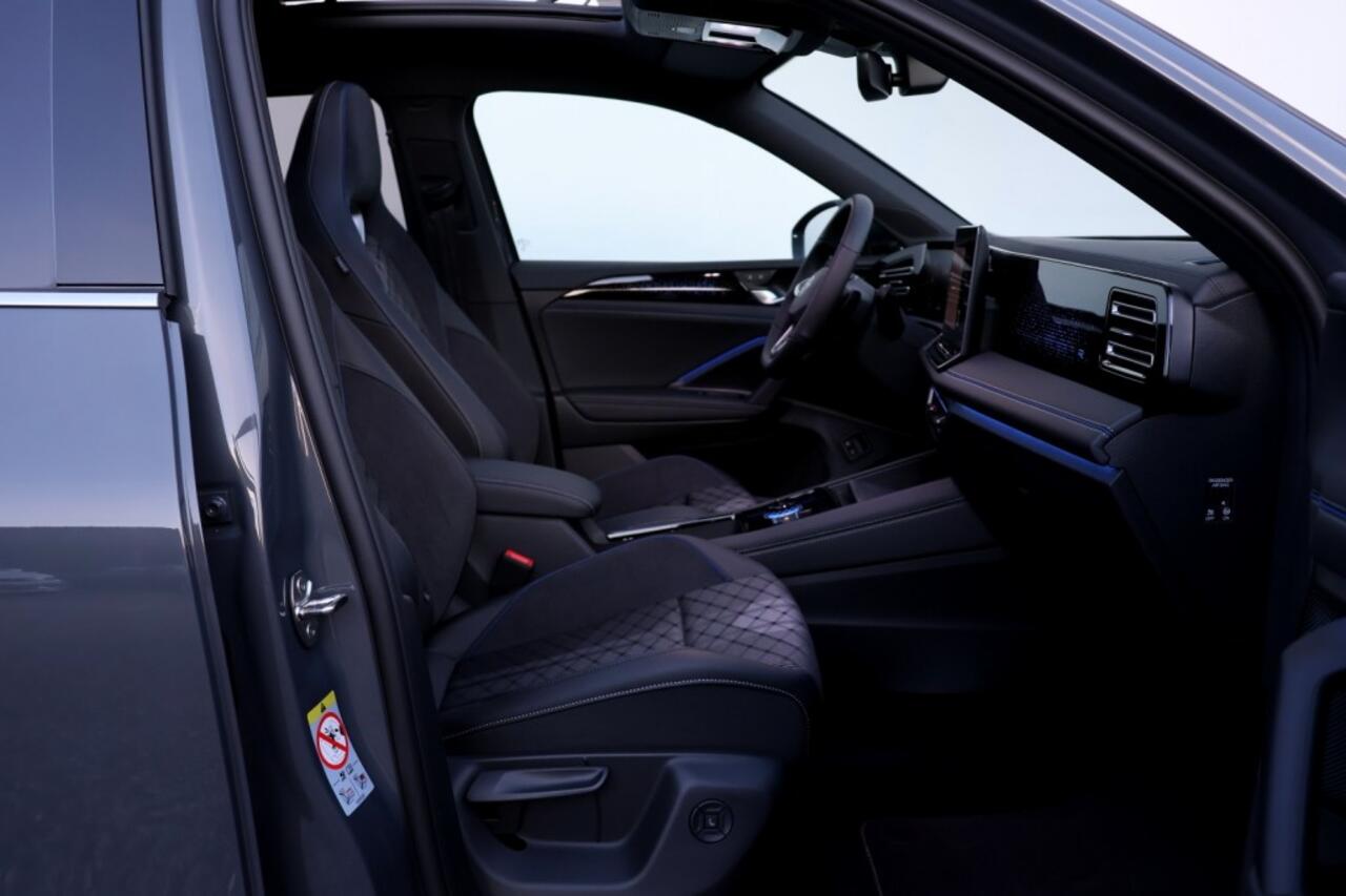 Volkswagen TIGUAN 1.5 eHybrid R-Line Edition - 272 pk **Pano / Trekhaak / 5j garantie