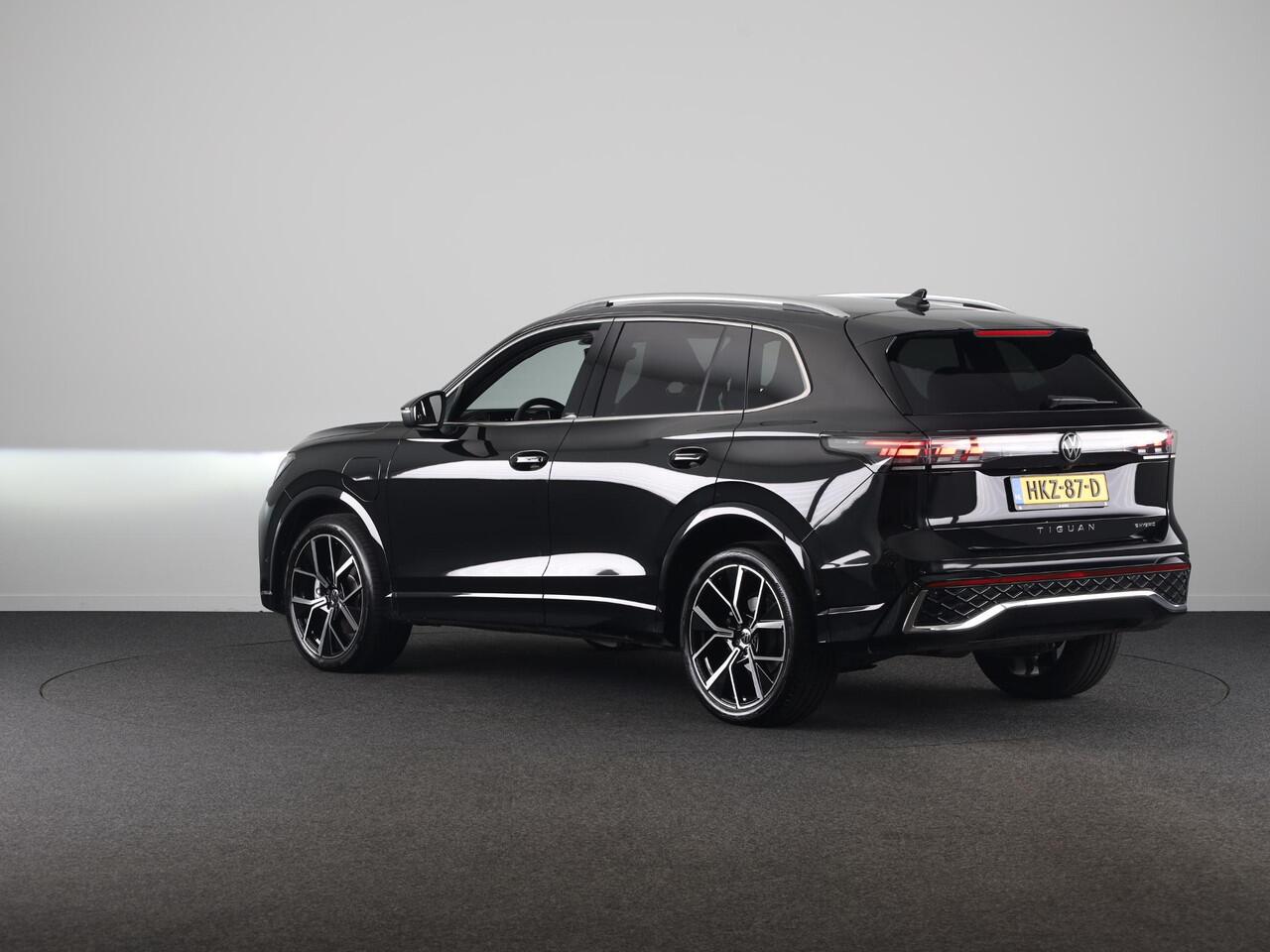 Volkswagen TIGUAN 1.5 eHybrid R-Line Edition 204 pk Automaat (DSG) | Verlengde garantie | Navigatie | Parkeersensoren (Park assist) | Achteruitrijcamera | R-Line |