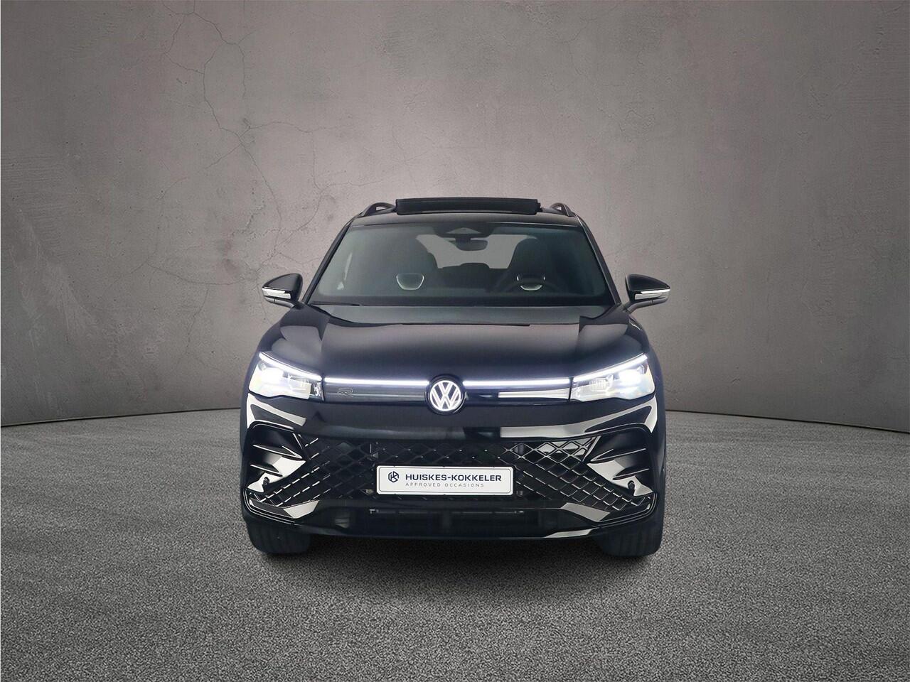 Volkswagen TIGUAN R-Line Edition 1.5 TSI eHybrid 272pk DSG Automaat Trekhaak, Panoramadak, Navigatie, Black Style, Elektrische achterklep, Adaptive cruise control