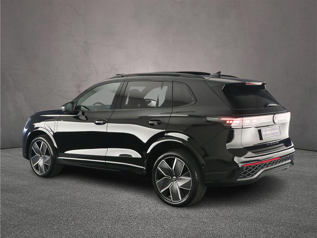 Volkswagen TIGUAN R-Line Edition 1.5 TSI eHybrid 272pk DSG Automaat Trekhaak, Panoramadak, Navigatie, Black Style, Elektrische achterklep, Adaptive cruise control