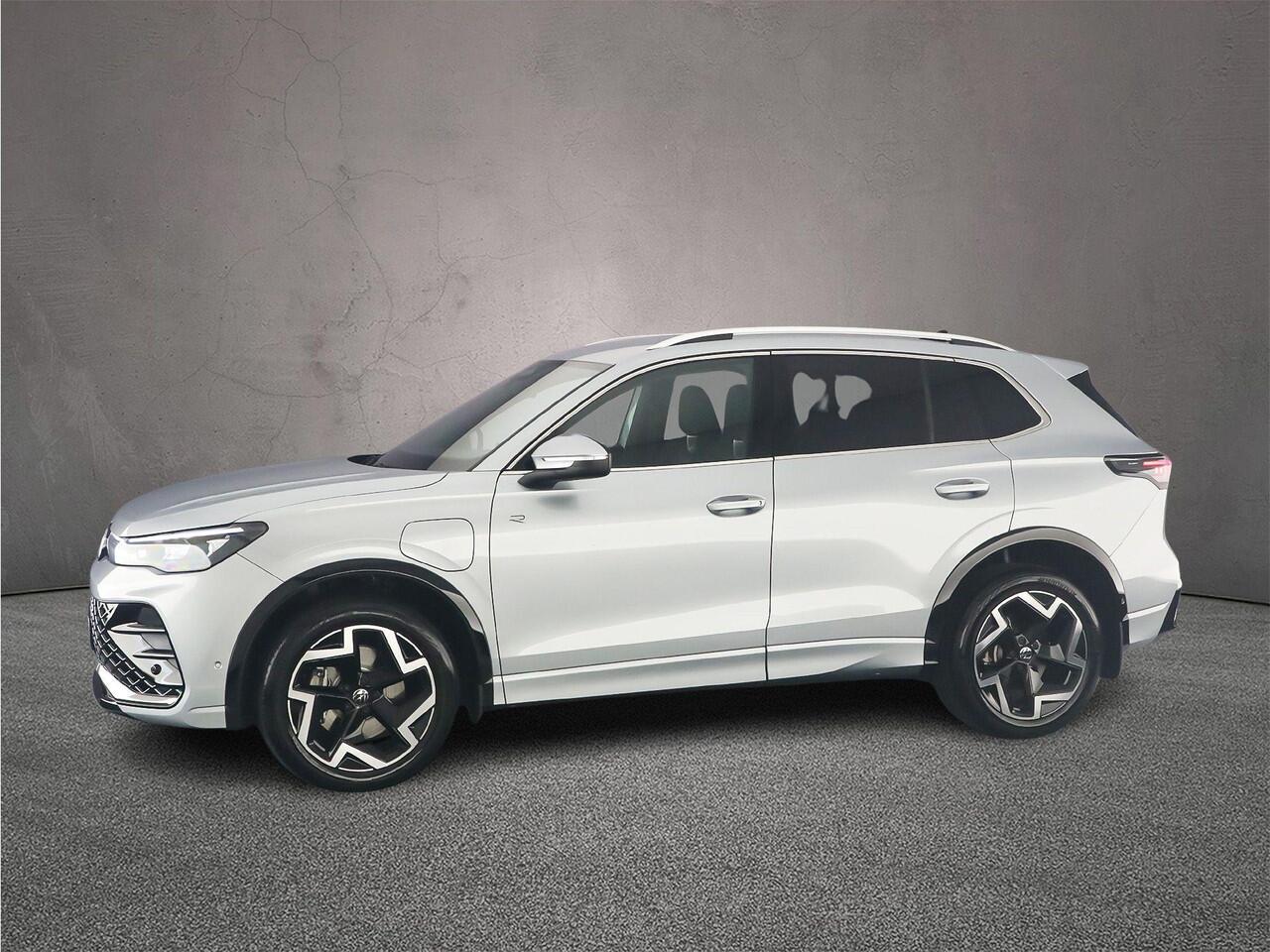 Volkswagen TIGUAN R-Line Edition 1.5 TSI eHybrid 272pk DSG Automaat Trekhaak, Adaptive cruise control, Elektrische achterklep, Achteruitrijcamera, LED koplampen