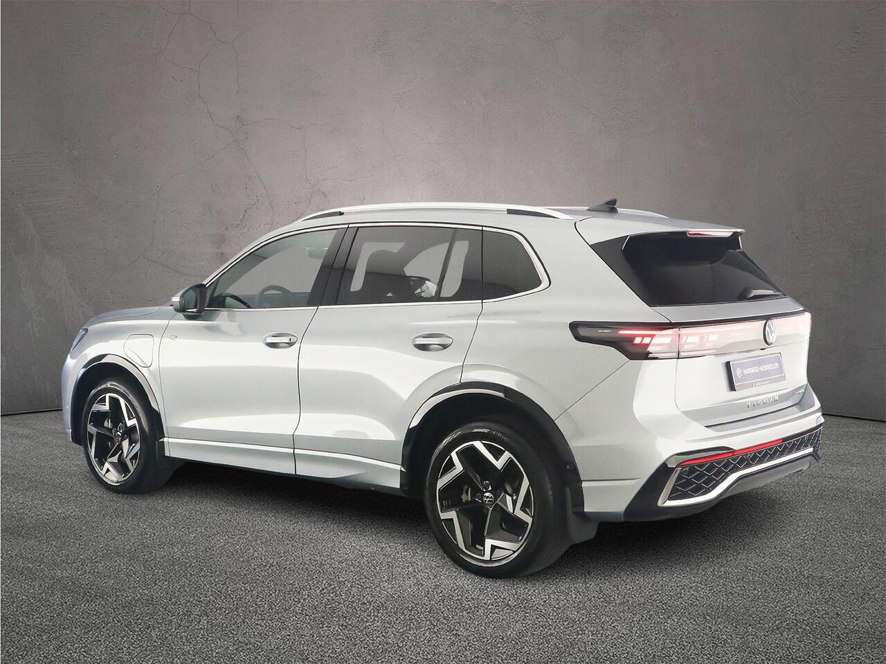 Volkswagen TIGUAN R-Line Edition 1.5 TSI eHybrid 272pk DSG Automaat Trekhaak, Adaptive cruise control, Elektrische achterklep, Achteruitrijcamera, LED koplampen