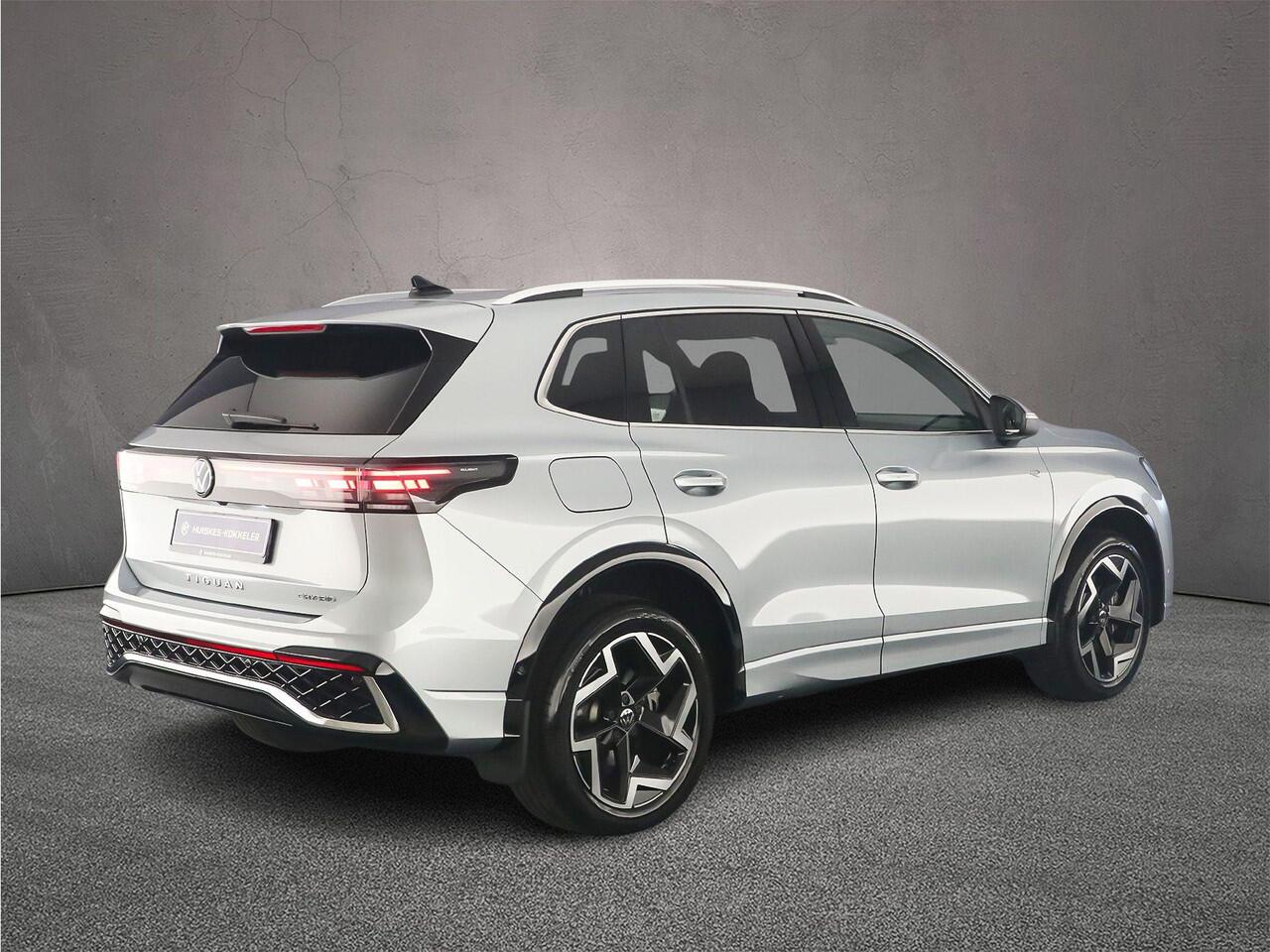 Volkswagen TIGUAN R-Line Edition 1.5 TSI eHybrid 272pk DSG Automaat Trekhaak, Adaptive cruise control, Elektrische achterklep, Achteruitrijcamera, LED koplampen