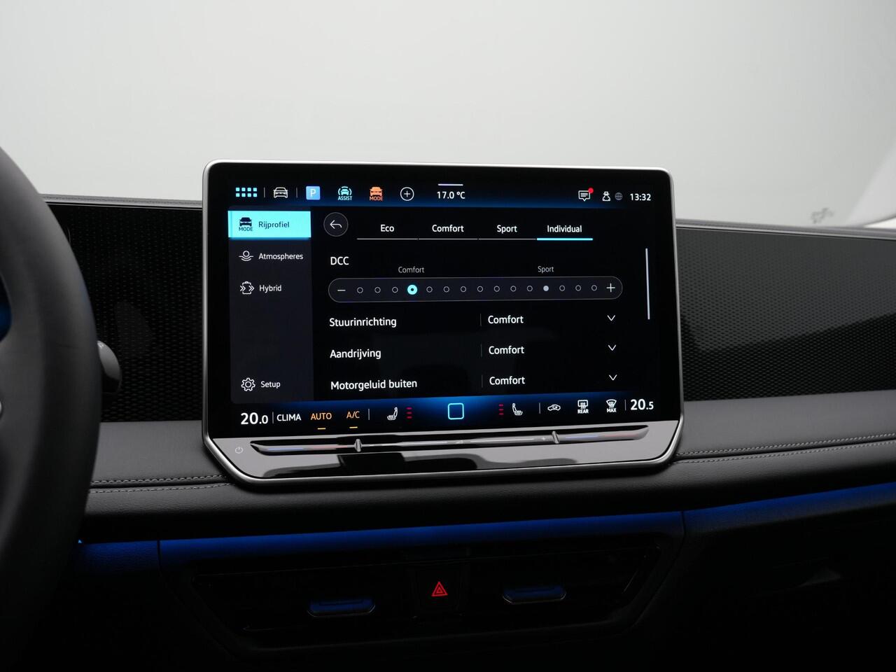 Volkswagen TIGUAN 1.5 eHybrid 204 pk DSG Life | Trekhaak | Adaptief onderstel | Stuur-/achterbankverwarming | Achteruitrijcamera