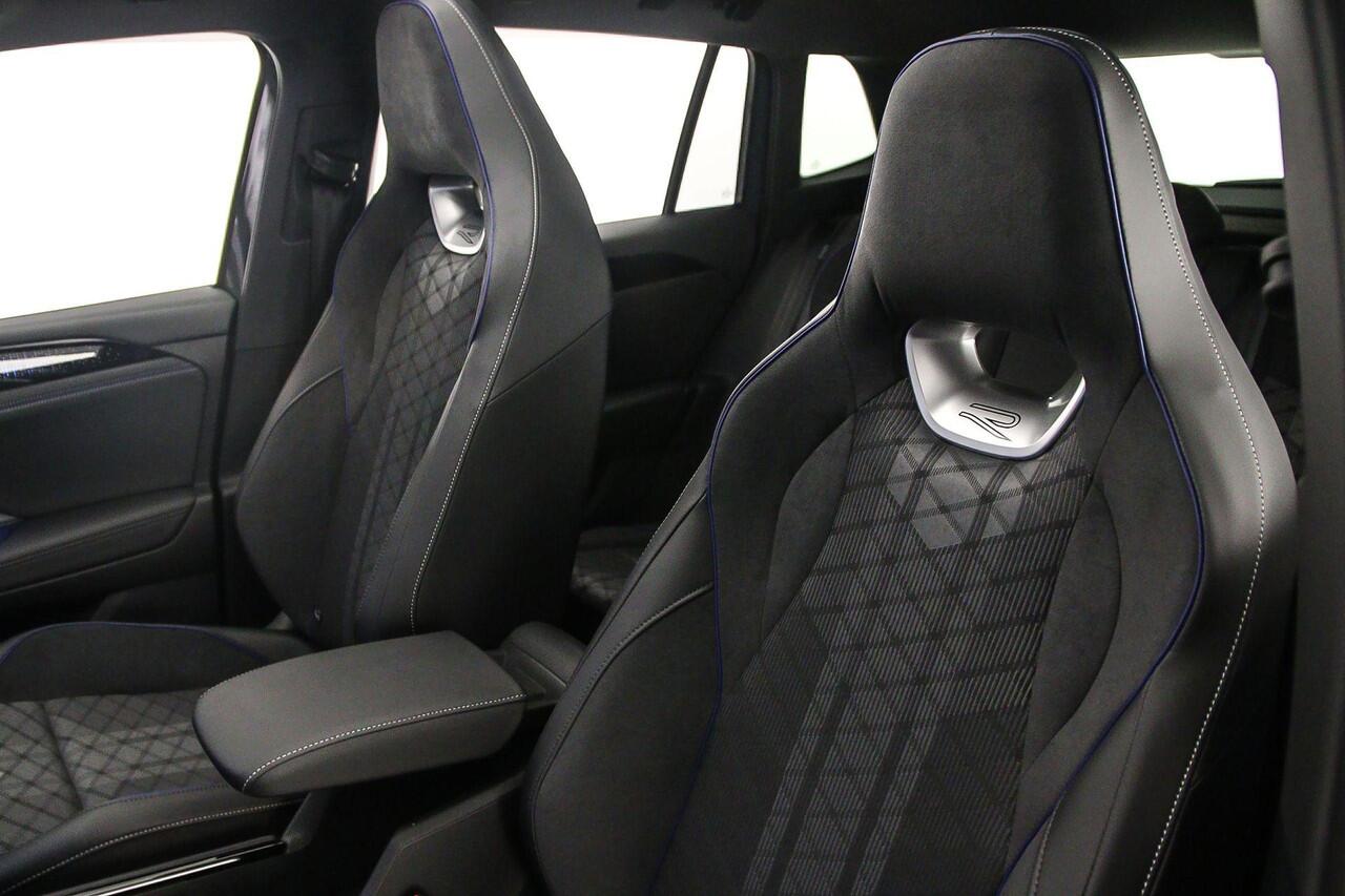 Volkswagen TIGUAN R-Line Edition 1.5 TSI eHybrid 272pk DSG Automaat Trekhaak, Panoramadak, Adaptive cruise control, Navigatie, Achteruitrijcamera, Elektrische achterklep