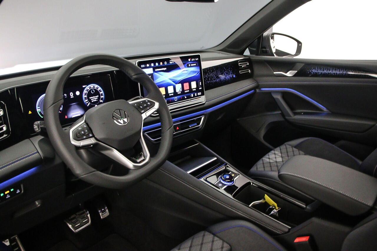 Volkswagen TIGUAN R-Line Edition 1.5 TSI eHybrid 272pk DSG Automaat Trekhaak, Panoramadak, Adaptive cruise control, Navigatie, Achteruitrijcamera, Elektrische achterklep