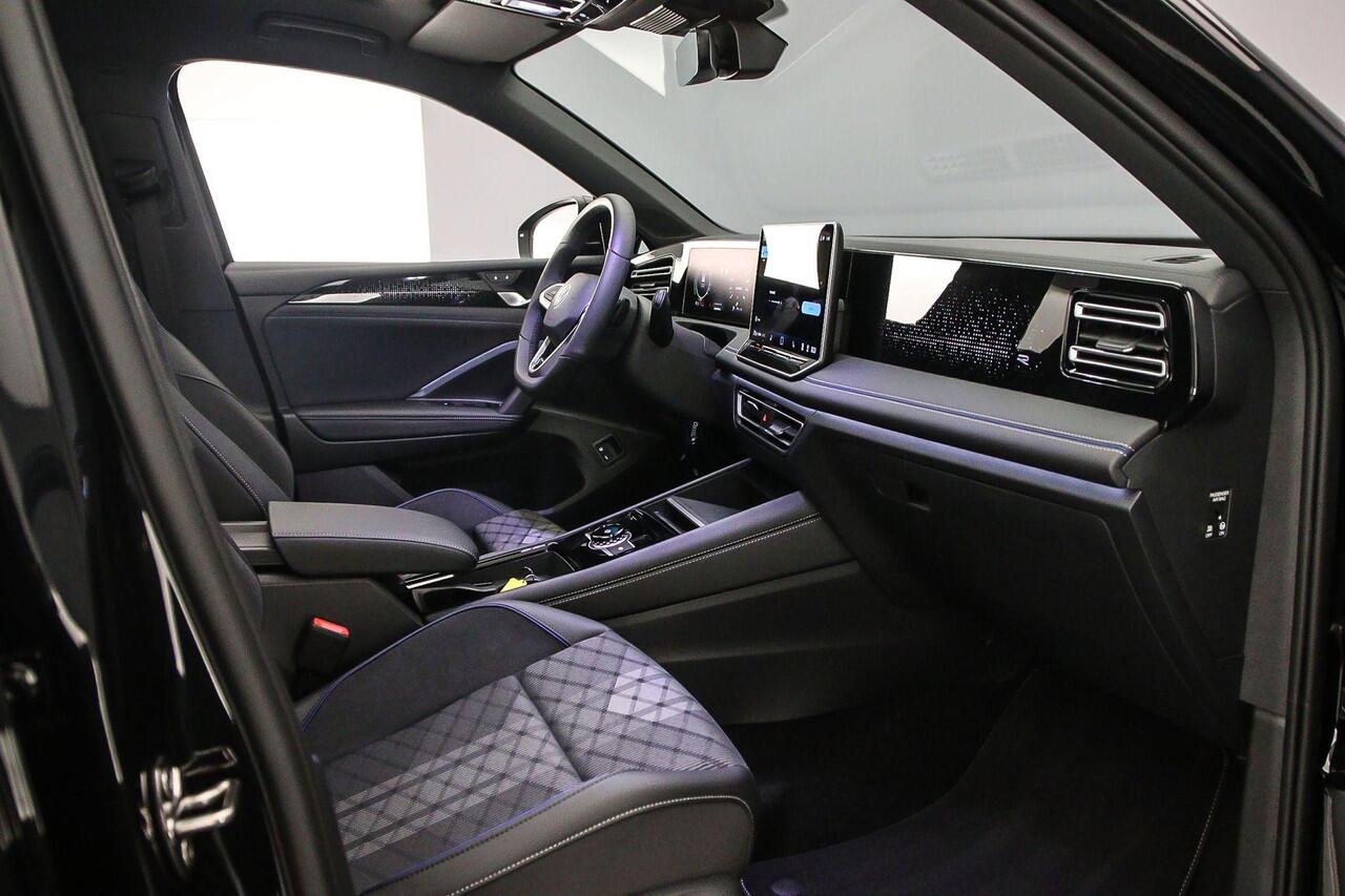 Volkswagen TIGUAN R-Line Edition 1.5 TSI eHybrid 272pk DSG Automaat Trekhaak, Panoramadak, Adaptive cruise control, Elektrische achterklep, Achteruitrijcamera