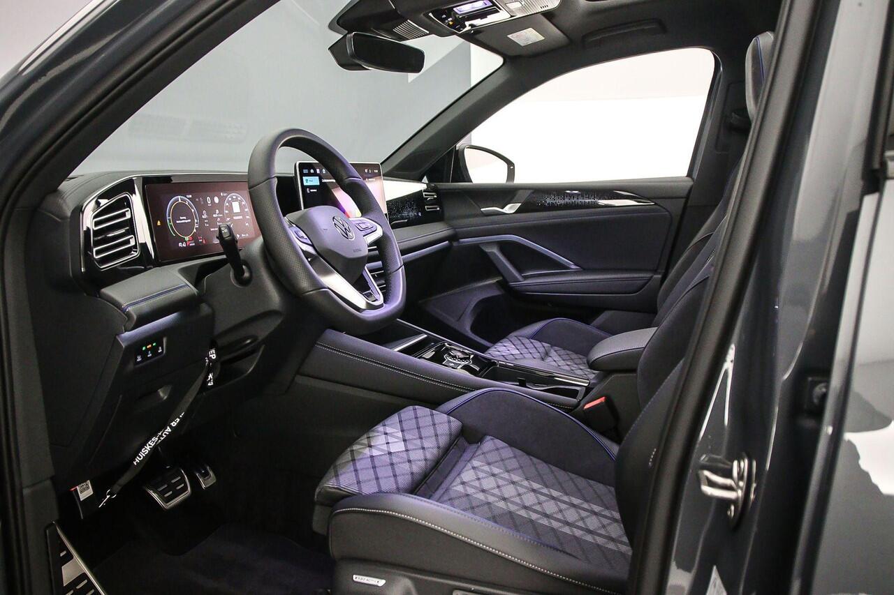 Volkswagen TIGUAN R-Line Edition 1.5 TSI eHybrid 272pk DSG Automaat Trekhaak, Panoramadak, Black Style, Adaptive cruise control, Elektrische achterklep, Achteruitrijcamera
