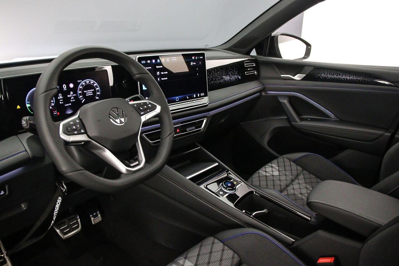 Volkswagen TIGUAN R-Line Edition 1.5 TSI eHybrid 272pk DSG Automaat Trekhaak, Black Style, Panoramadak, Navigatie, Adaptive cruise control, Achteruitrijcamera