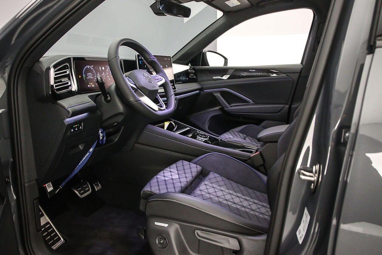 Volkswagen TIGUAN R-Line Edition 1.5 TSI eHybrid 272pk DSG Automaat Trekhaak, Panoramadak, Navigatie, Adaptive cruise control, Elektrische achterklep, Black Style, Achteruitrijcamera