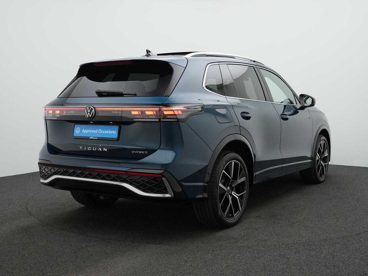 Volkswagen TIGUAN 1.5 eHybrid 272PK DSG R-Line | Panoramadak | Adaptief onderstel | Stuur-/stoelverwarming | Achteruitrijcamera