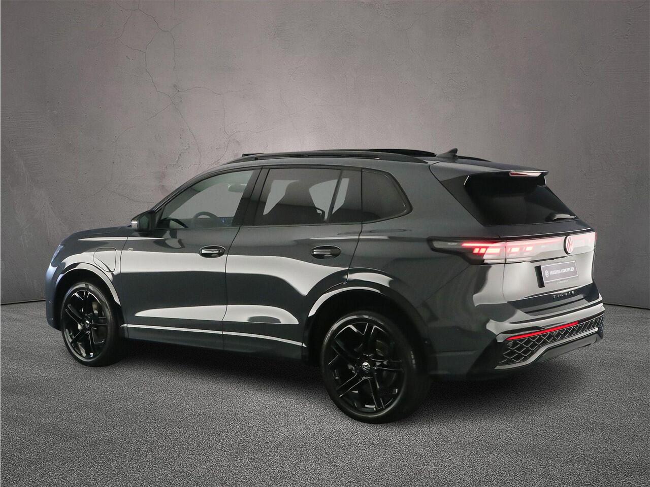 Volkswagen TIGUAN R-Line Edition 1.5 TSI eHybrid 272pk DSG Automaat Trekhaak, Panoramadak, Harman Kardon audio, Adaptive cruise control, Elektrische achterklep, Achteruitrijcamera