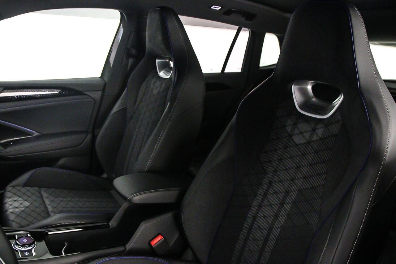 Volkswagen TIGUAN R-Line Edition 1.5 TSI eHybrid 272pk DSG Automaat Trekhaak, Black Style, Panoramadak, Adaptive cruise control, Elektrische achterklep, Navigatie, Achteruitrijcamera