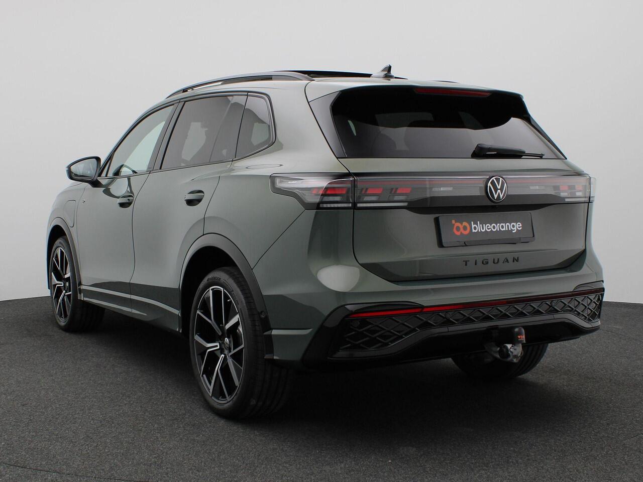 Volkswagen TIGUAN 1.5 eHybrid R-Line Business 204PK DSG Pano-Schuifdak, Black Style, Trekhaak, 20" LM Velgen, Keyless, Navi via Apple Carplay/Android Auto, Stoel-Stuurverwarming