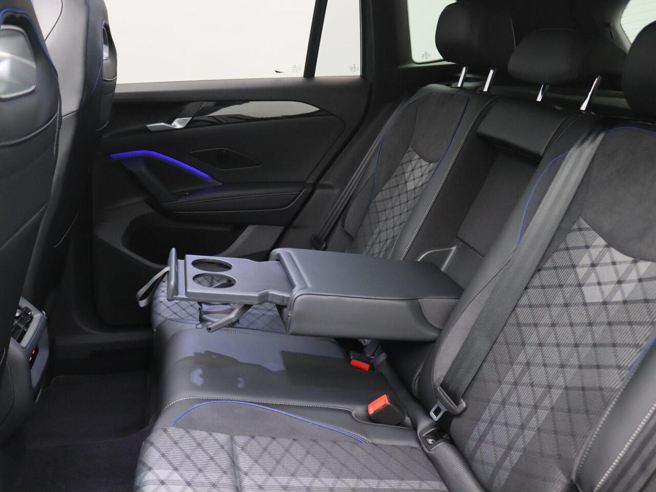 Volkswagen TIGUAN 1.5 eHybrid R-Line Business 204PK DSG Pano-Schuifdak, Black Style, Trekhaak, 20" LM Velgen, Keyless, Navi via Apple Carplay/Android Auto, Stoel-Stuurverwarming