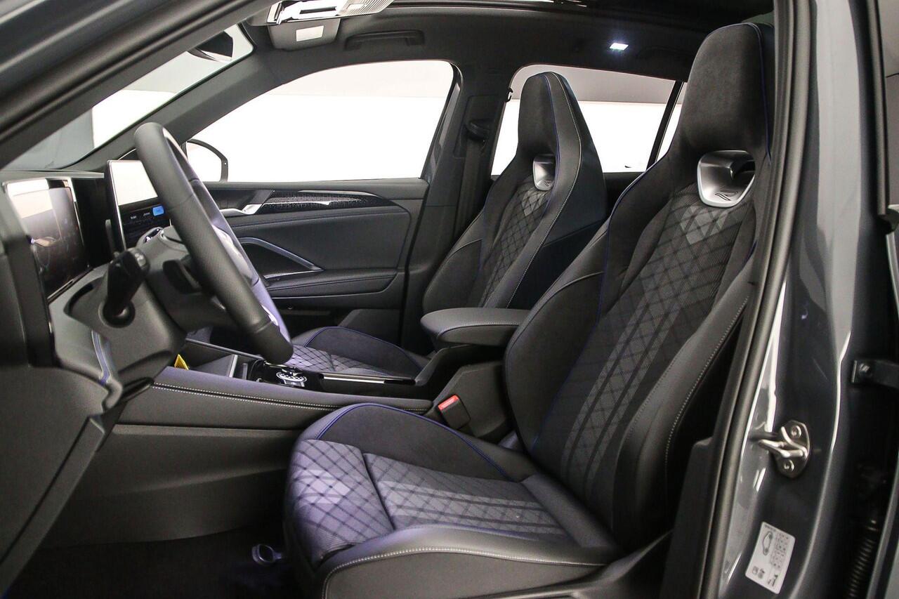 Volkswagen TIGUAN R-Line Edition 1.5 TSI eHybrid 272pk DSG Automaat Trekhaak, Panoramadak, Harman Kardon audio, Adaptive cruise control, Black Style, Achteruitrijcamera