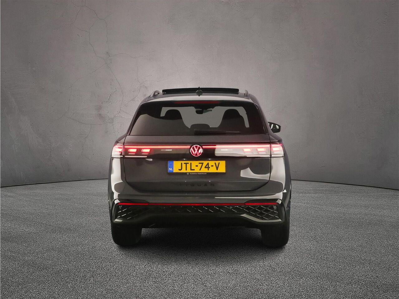 Volkswagen TIGUAN R-Line Edition 1.5 TSI eHybrid 272pk DSG Automaat Trekhaak, Panoramadak, Harman Kardon audio, Adaptive cruise control, Black Style, Achteruitrijcamera