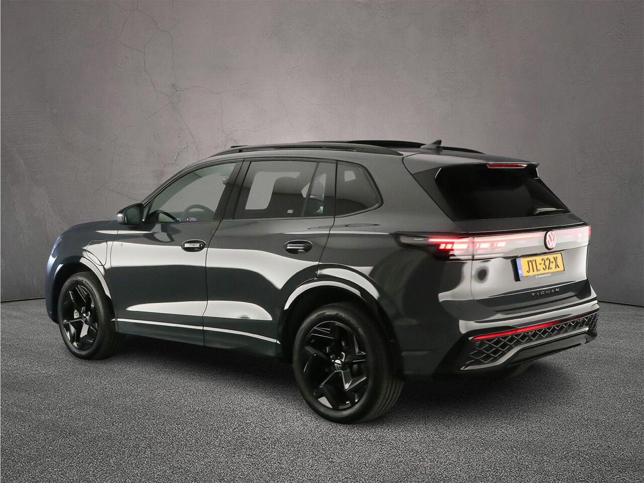 Volkswagen TIGUAN R-Line Edition 1.5 TSI eHybrid 272pk DSG Automaat Trekhaak, Harman Kardon audio, Panoramadak, Adaptive cruise control, 360 camera, Elektrische achterklep