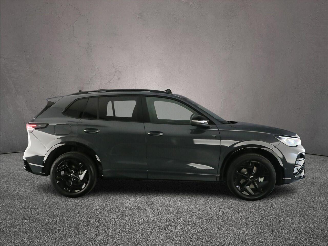 Volkswagen TIGUAN R-Line Edition 1.5 TSI eHybrid 272pk DSG Automaat Trekhaak, Harman Kardon audio, Panoramadak, Adaptive cruise control, 360 camera, Elektrische achterklep