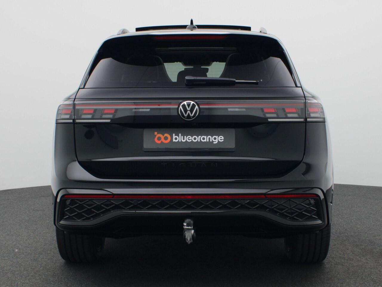 Volkswagen TIGUAN 1.5 eHybrid R-Line Edition 204PK DSG Pano-Schuifdak, Black Style, Trekhaak, 20" LM Velgen, Keyless, Navi via Apple Carplay/Android Auto, Stoel-Stuurverwarming