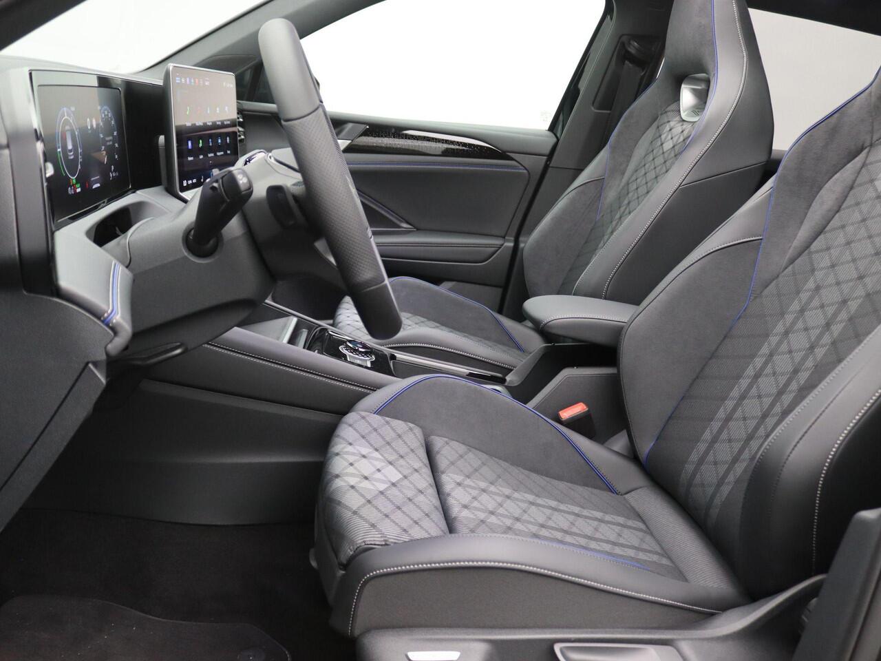 Volkswagen TIGUAN 1.5 eHybrid R-Line Edition 204PK DSG Pano-Schuifdak, Black Style, Trekhaak, 20" LM Velgen, Keyless, Navi via Apple Carplay/Android Auto, Stoel-Stuurverwarming