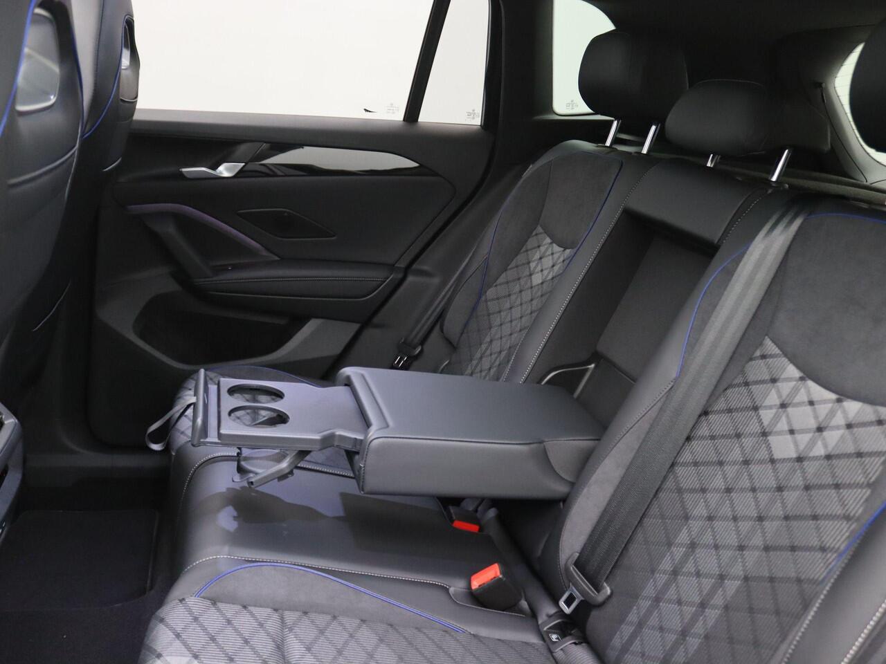 Volkswagen TIGUAN 1.5 eHybrid R-Line Edition 204PK DSG Pano-Schuifdak, Black Style, Trekhaak, 20" LM Velgen, Keyless, Navi via Apple Carplay/Android Auto, Stoel-Stuurverwarming