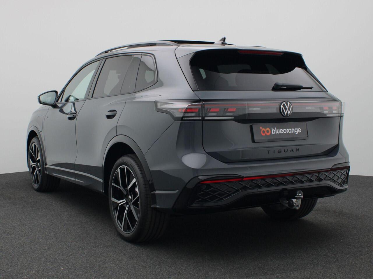 Volkswagen TIGUAN 1.5 eHybrid R-Line Edition 204PK DSG Pano-Schuifdak, Black Style, Trekhaak, 20" LM Velgen, Keyless, Navi via Apple Carplay/Android Auto, Stoel-Stuurverwarming