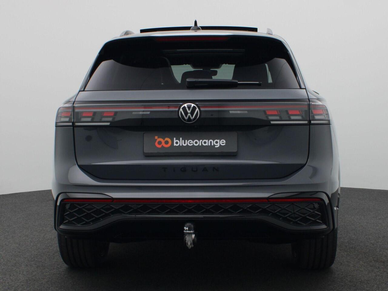 Volkswagen TIGUAN 1.5 eHybrid R-Line Edition 204PK DSG Pano-Schuifdak, Black Style, Trekhaak, 20" LM Velgen, Keyless, Navi via Apple Carplay/Android Auto, Stoel-Stuurverwarming