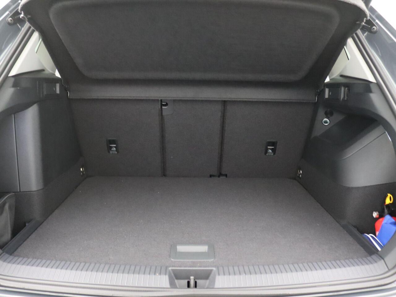 Volkswagen TIGUAN 1.5 eHybrid Elegance 204PK DSG Ergo Active Best. Stoel, Keyless, Navi via Apple Carplay/Android Auto, Achteruitrijcamera, Comfort Plus Pakket, 18" LM Velgen